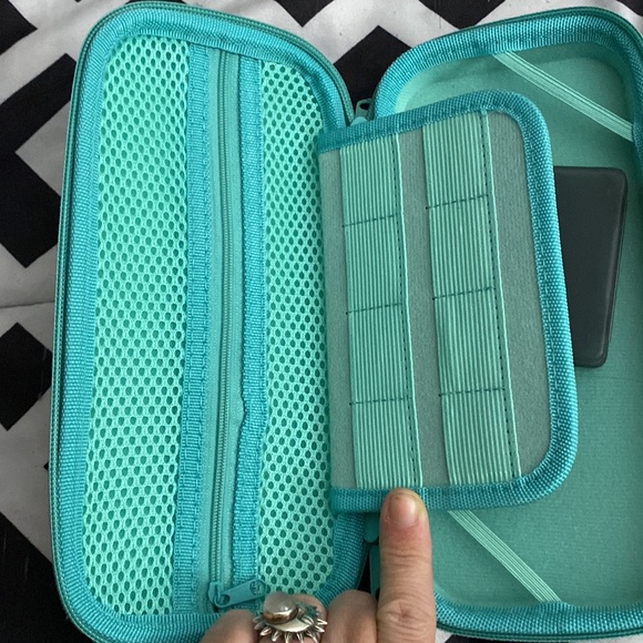 Nintendo Switch Case w Xtra Game Holder - Picture 4 of 4